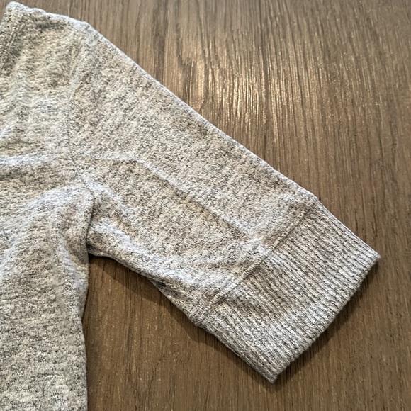 Gray Gap Shortsleeved Sweater - Picture 3 of 3
